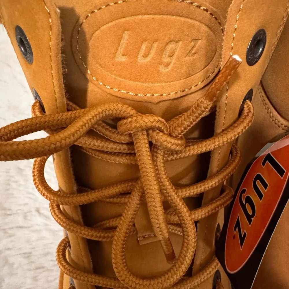Lugz Classic Brown Lace-Up Boots. 11.5